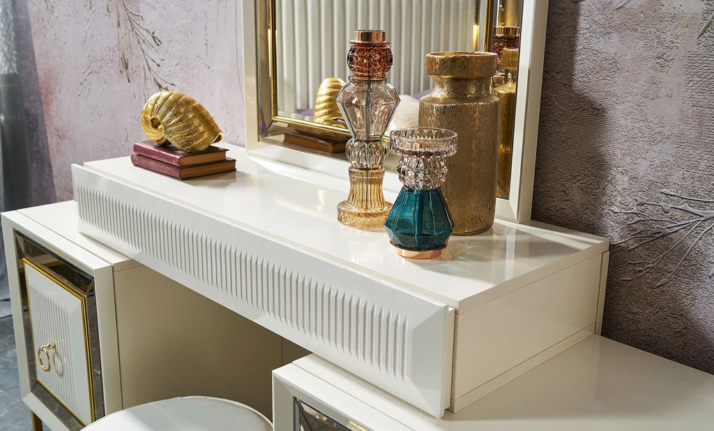 Safran Bedroom Furniture Set